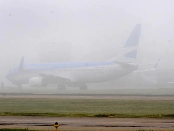 Fuerte niebla complicó vuelos en Ezeiza: al menos diez fueron desviados