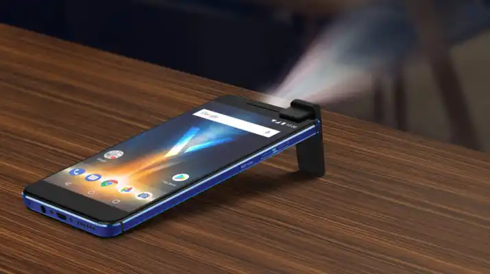 Quantum presentó en Argentina un celular con proyector incorporado