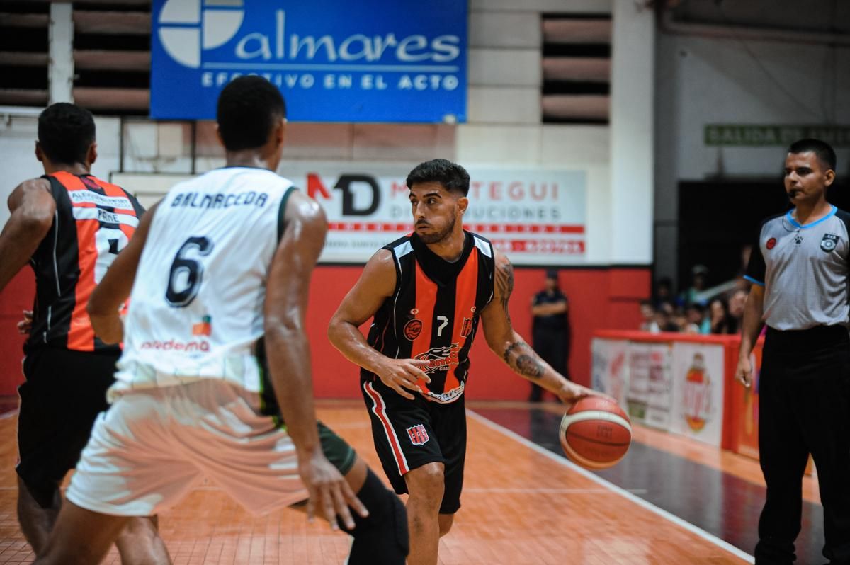 Entresemana los equipos de la ciudad se vieron las caras en el “José María Bértora” (crédito: MR Fotografía)..