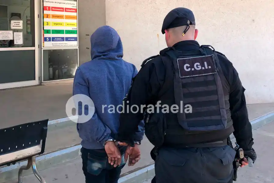 Traigan puertas que manijas sobran: lo atraparon con picaportes, canillas y caños de bronce