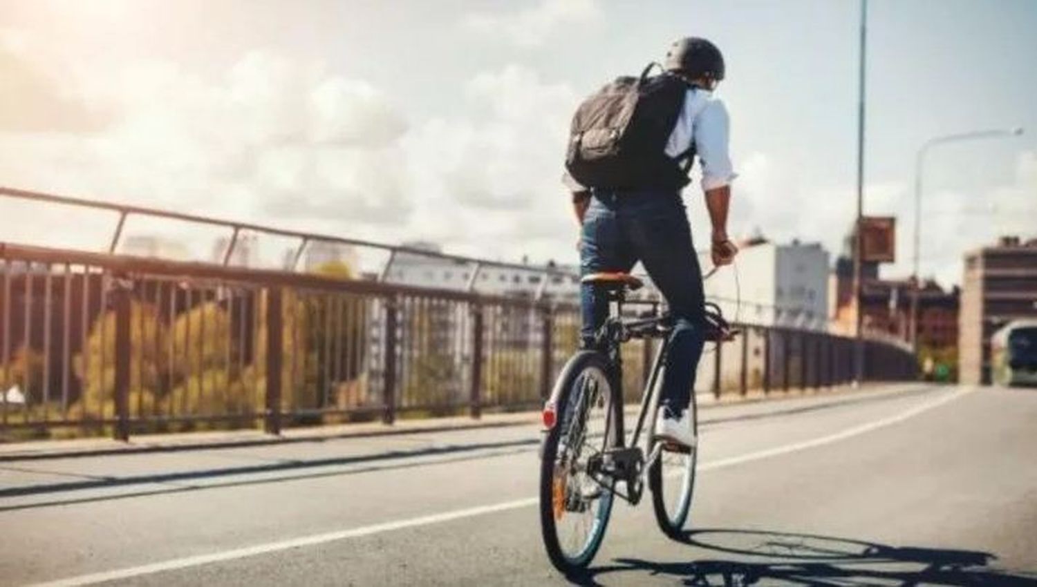 Pedaleó 5 kilómetros para devolver una billetera y le dieron una increíble recompensa