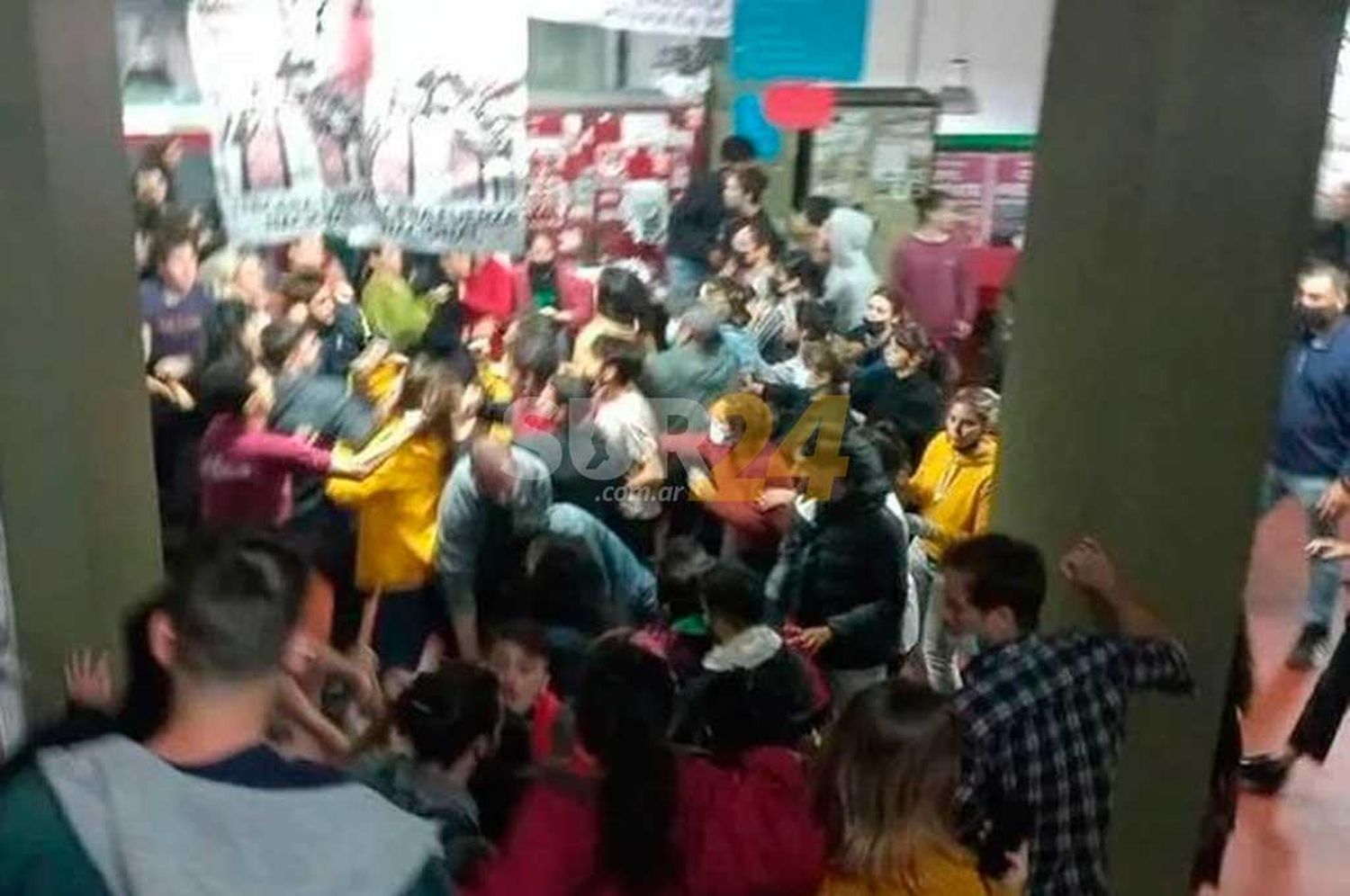 Suspenden las clases en la Facultad de Filosofía de la UBA por peleas entre agrupaciones estudiantiles