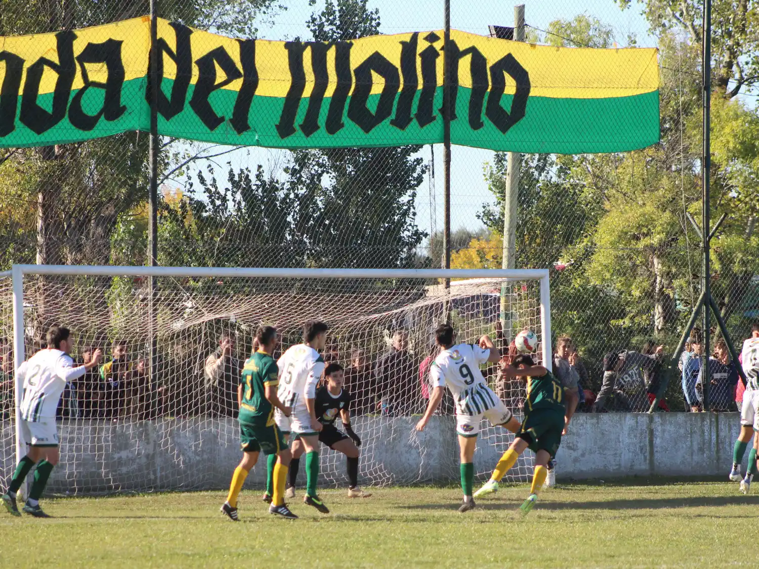 Urquiza fue ampliamente superior y goleó con autoridad a Centro Bancario