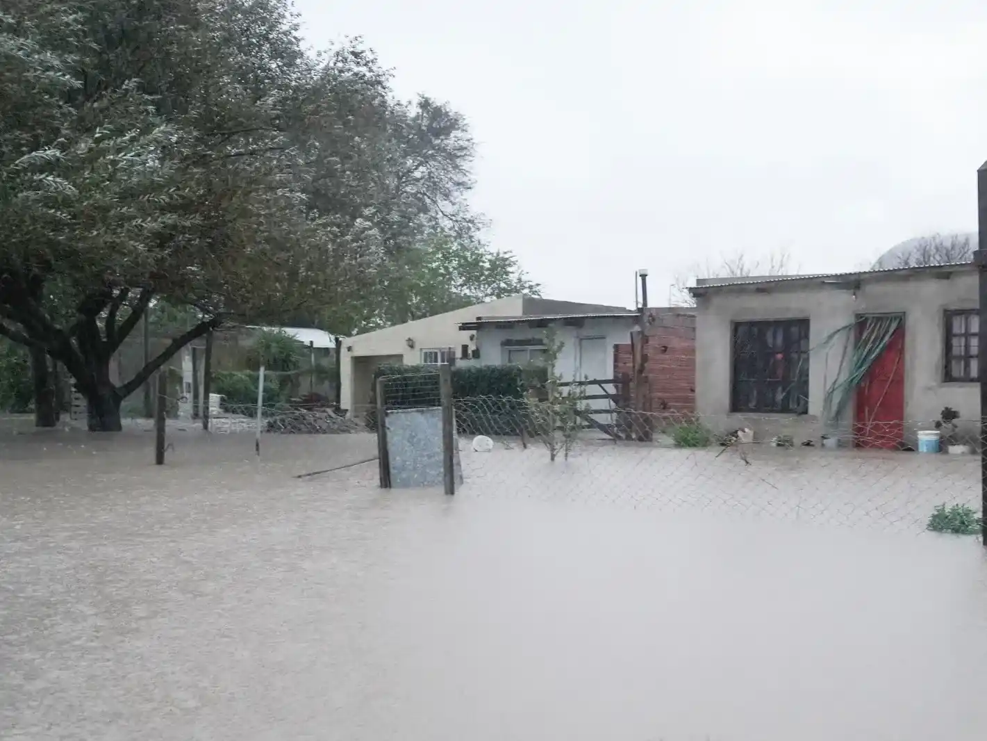 Inundaciones. Algunas casas de Quequén registraron inundaciones y falta de luz