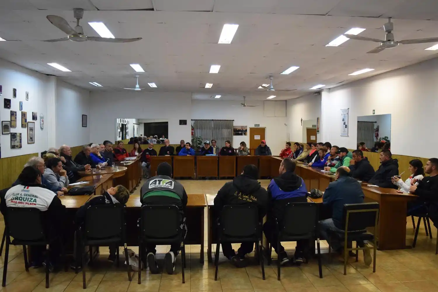 Primera reunión del fútbol femenino de la LMF