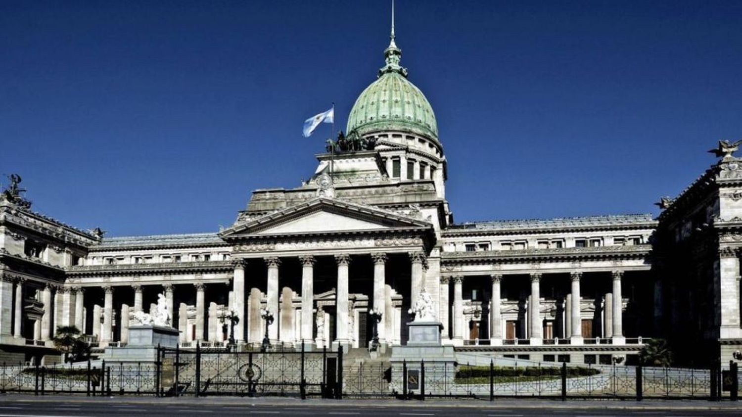 Milei busca su primera victoria en el Congreso.