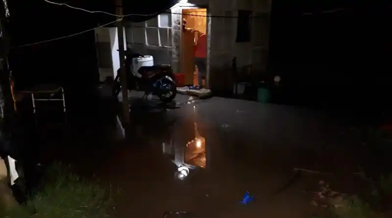 Villa Minetti: Familias evacuadas por los altos registros de lluvia