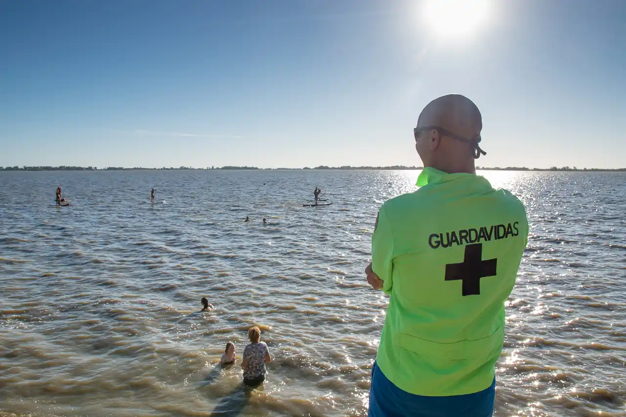 AMPLÍAN EL ÁREA DE COBERTURA: Este lunes comienza el servicio de guardavidas en Chascomús