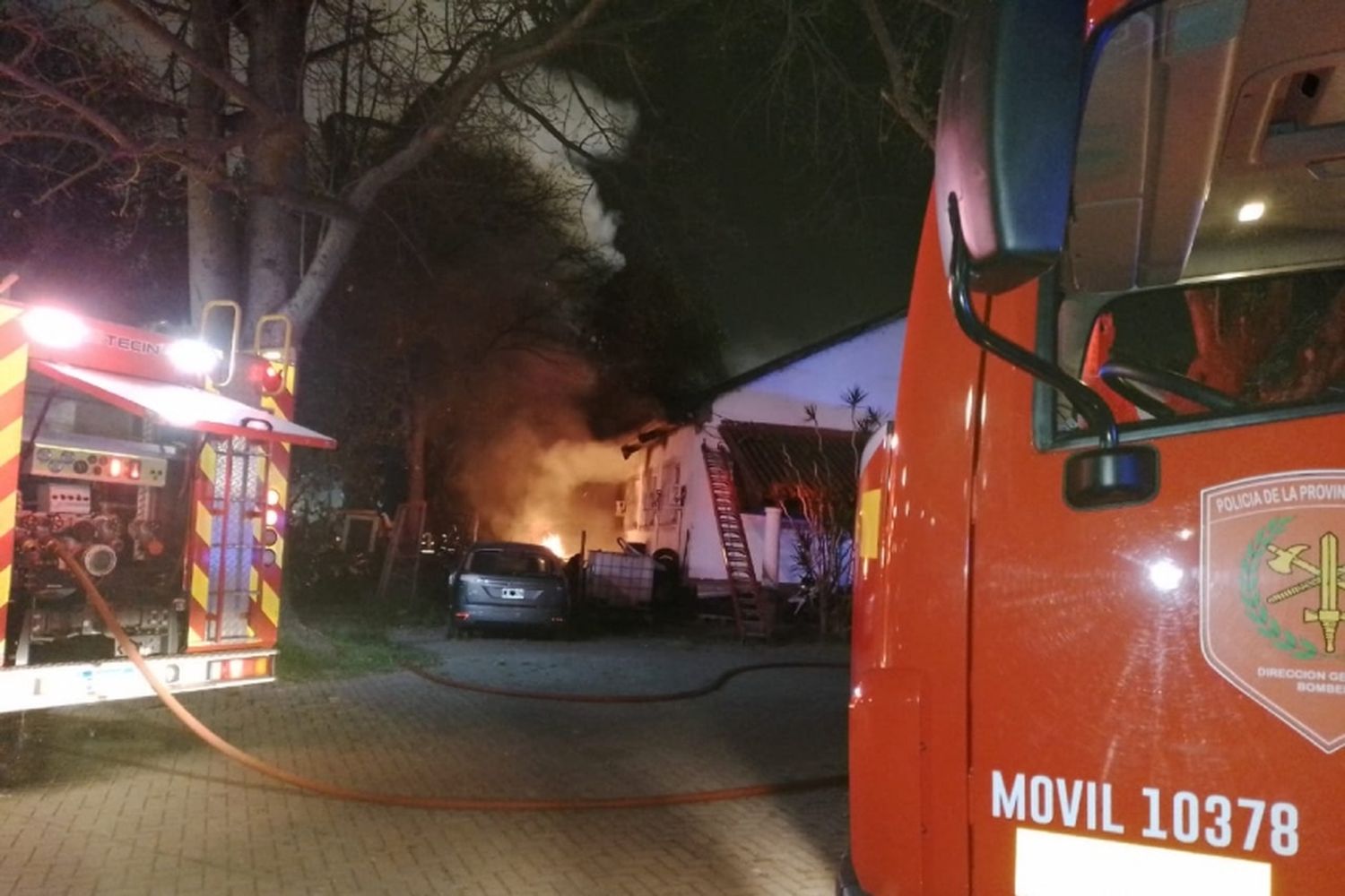 Incendio de magnitud en un depósito de motos de la AIC