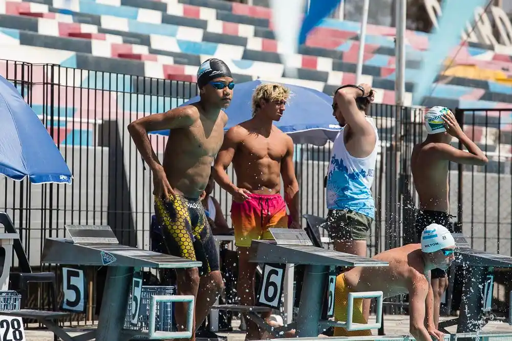 Morales nada en Asunción.