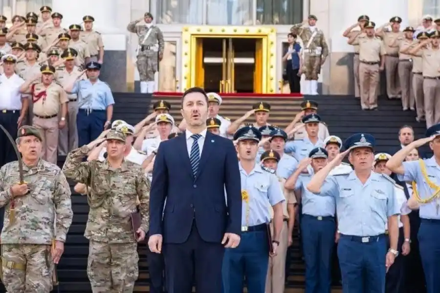 El Gobierno oficializó un aumento salarial para las Fuerzas Armadas