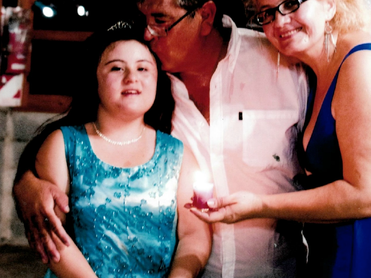 Mueve cielo y tierra para conseguir sangre para salvar a su hija con leucemia