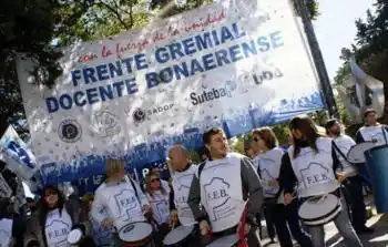 Conflicto docente: Gremios se reunirán con el Gobierno de Scioli el 9 de mayo