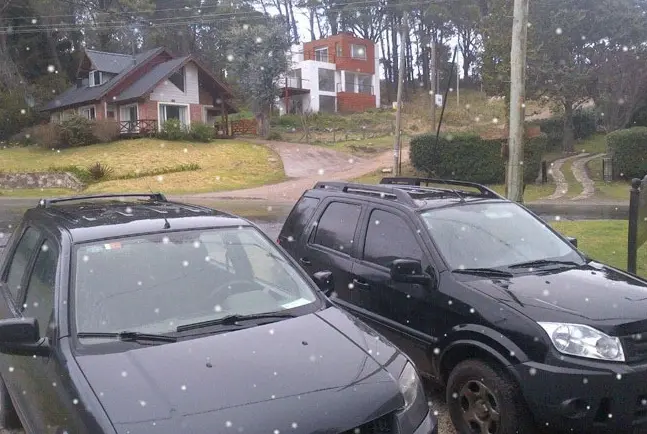 Ola de frío: Nevó en Sierra de los Padres