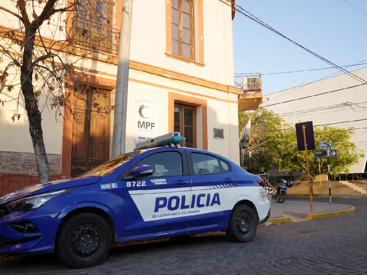 Adolescentes golpearon a policías  en un control por realizar  maniobras peligrosas en su moto