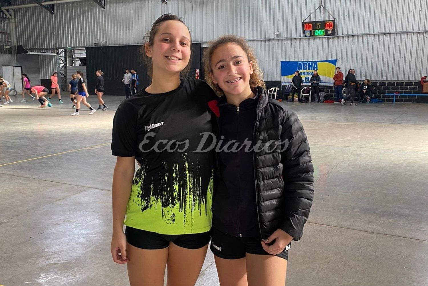 En la Selección de Asabal. Olivia Maciel y Trinidad Márquez de Handball Necochea