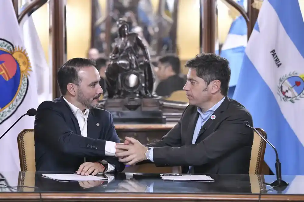 Los gobernadores Valdés y Kicilloff, en un encuentro en Corrientes.
