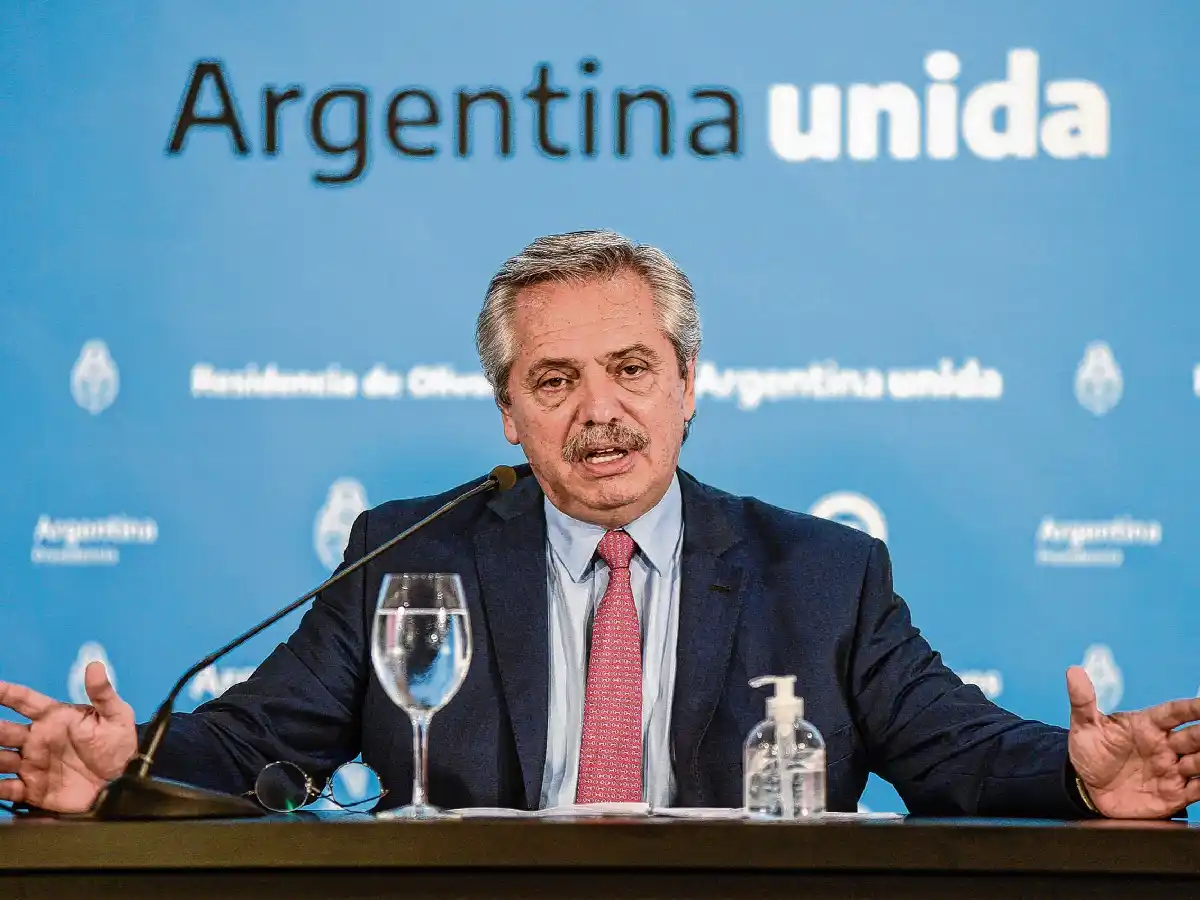 Fernández vuela a San Juan para interiorizarse de la situación tras el sismo