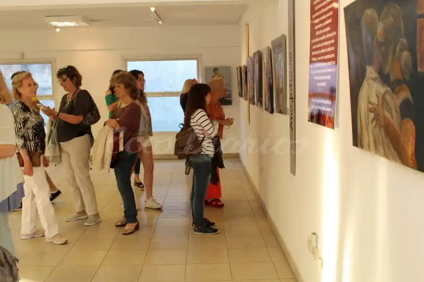 “Miradas” una exhibición de pinturas con unidad temática