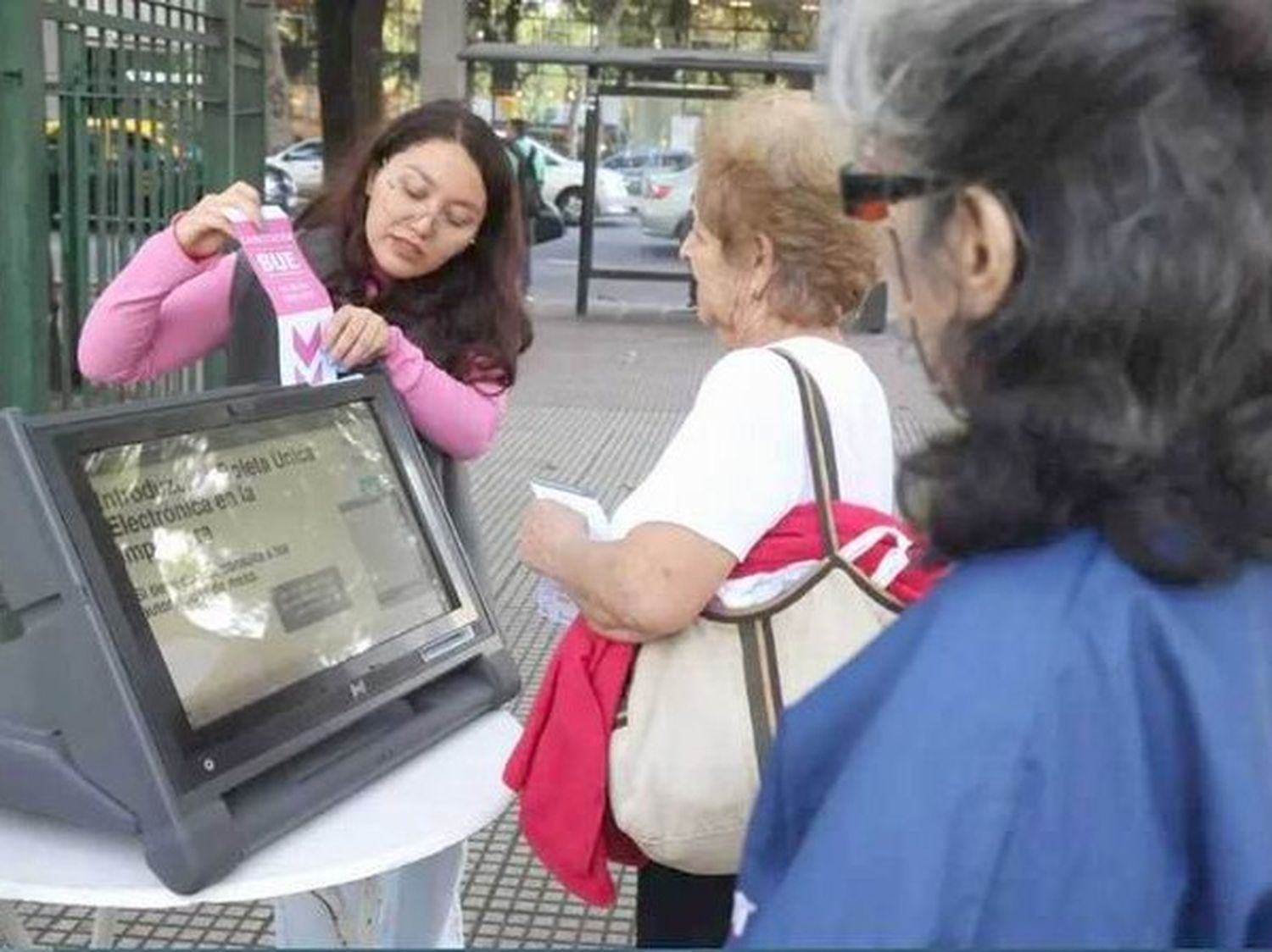 Elecciones en CABA: Adorni ganó en la Ciudad
de Buenos Aires, Santoro quedó segundo
