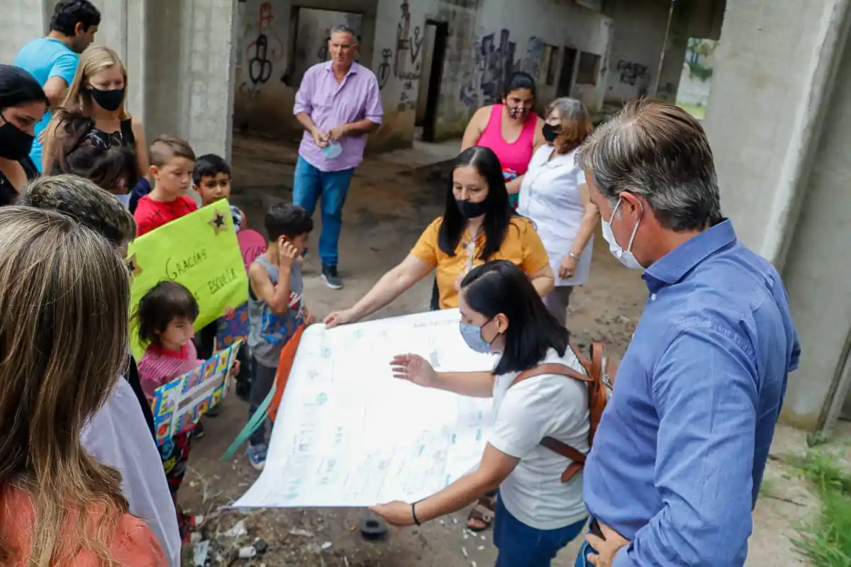 Elaboran un proyecto para que la Escuela "María Elena Walsh" tenga su propio edificio