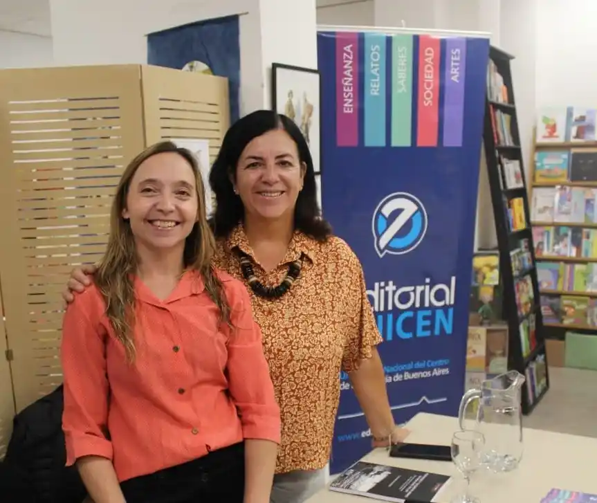 Marcela Guerrero, autora de la obra, junto a Rosario Barranquero.