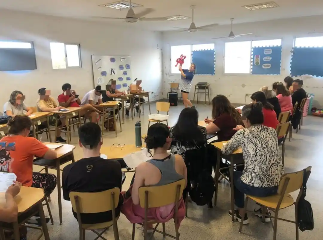 Taller “Cómo acompañar a jóvenes en la gestión de sus emociones”