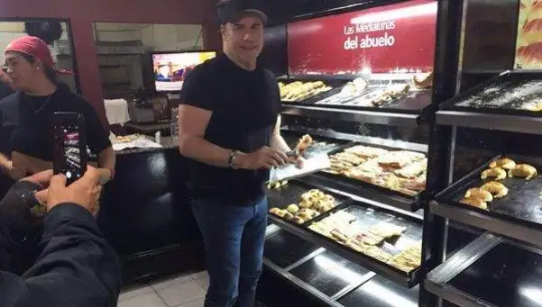 La historia detrás de la foto: por qué vino Travolta a la Argentina
