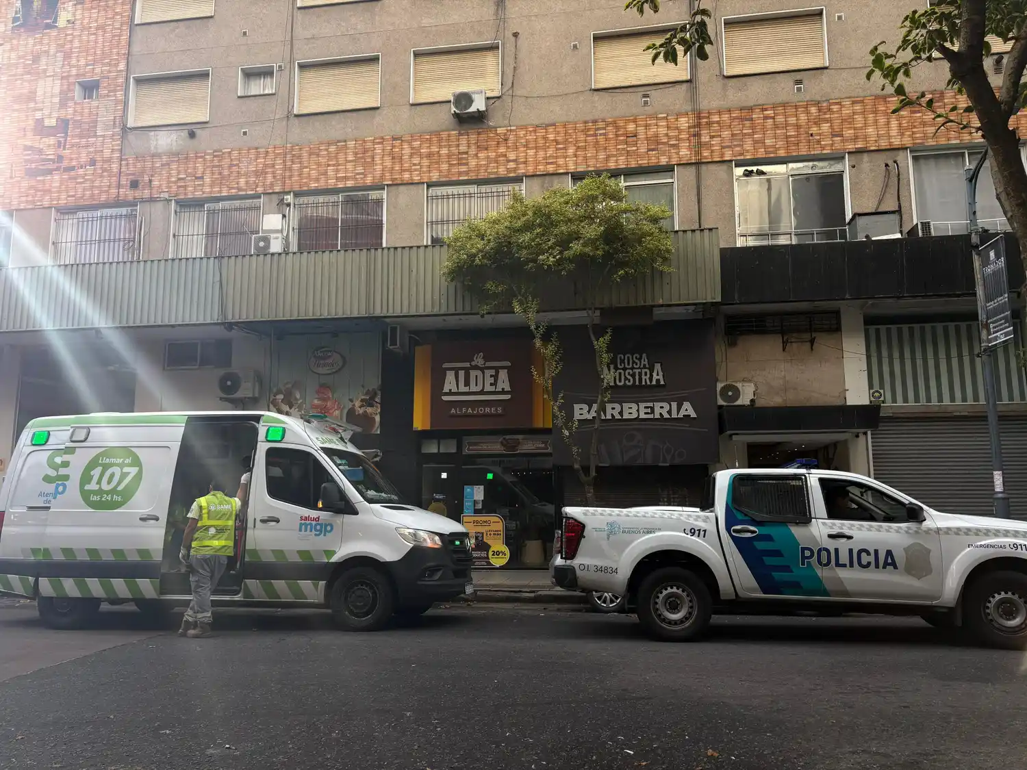 Según relataron algunos residentes del lugar, ante gritos y ruidos dieron aviso a la policía.