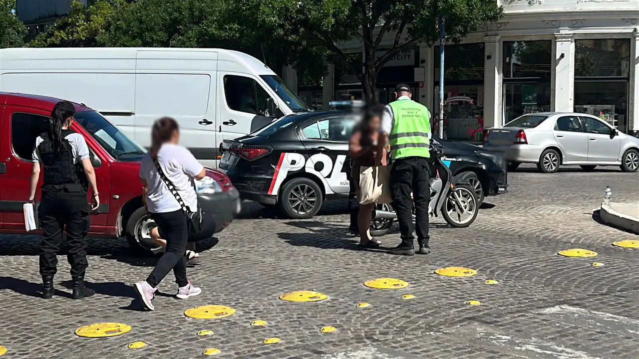 accidente de transito centro rafaela choque bv santa fe ambulancia patrullero movil policia dia - 5