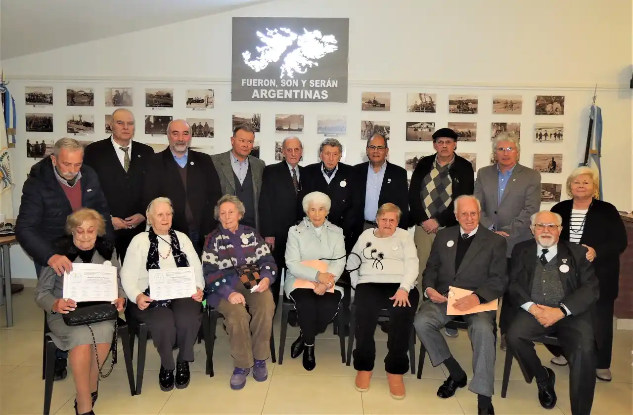 Con Landriscina presente, los veteranos de Malvinas recibieron un emotivo homenaje de los Pioneros de Vicente López