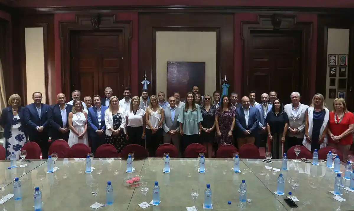 Vidal sigue con las reuniones de tinte político y ahora estuvo con los senadores de Cambiemos