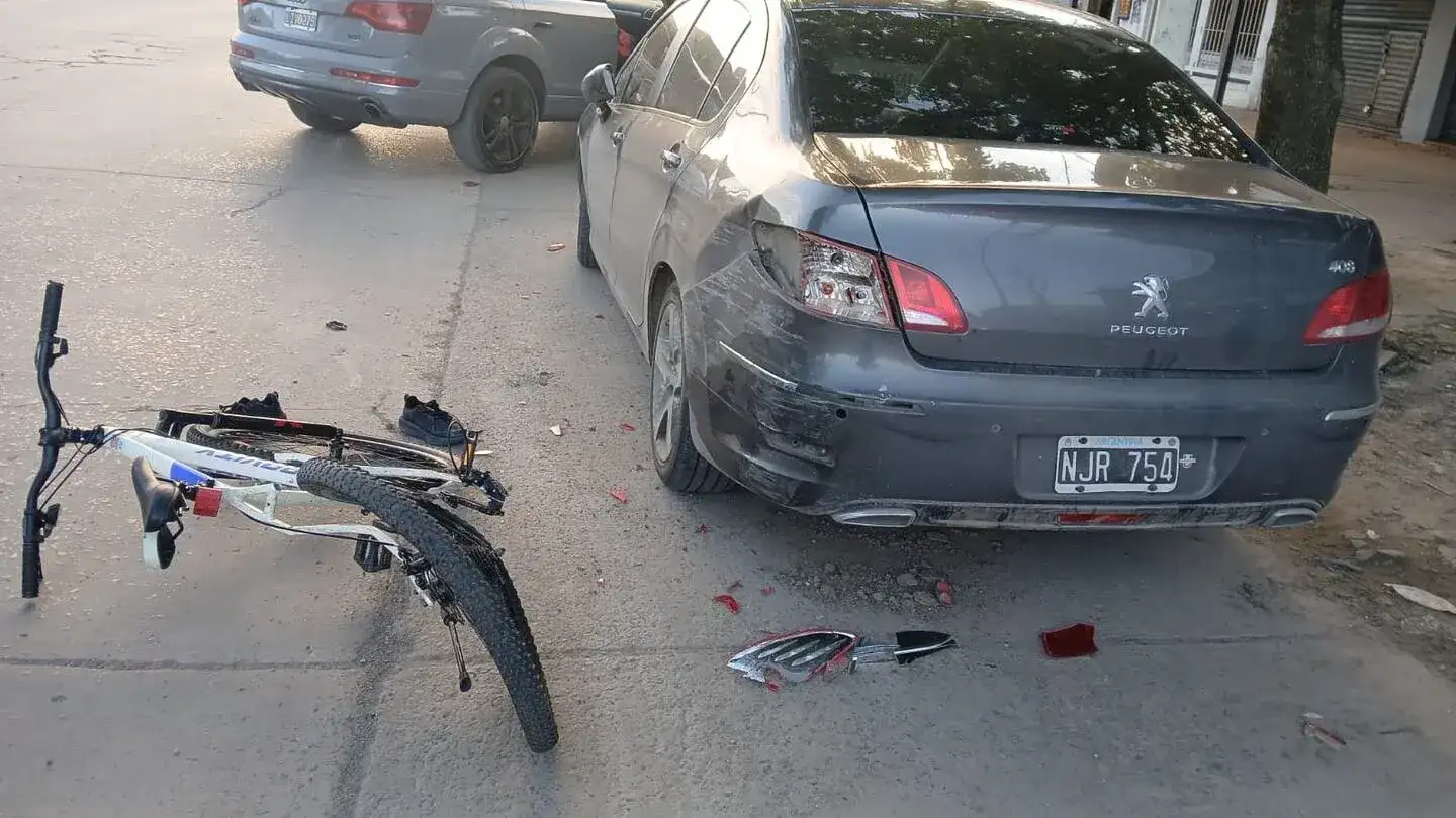 Un chico de 14 años quedó gravemente herido tras chocar con un Audi Q7: detuvieron al conductor de 68 años - 2