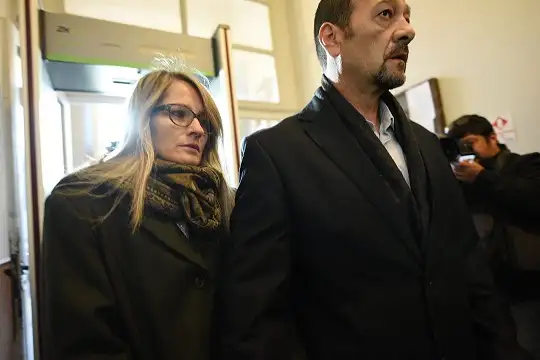 Sin dar declaraciones, los padres de Nahir no ingresaron a la sala