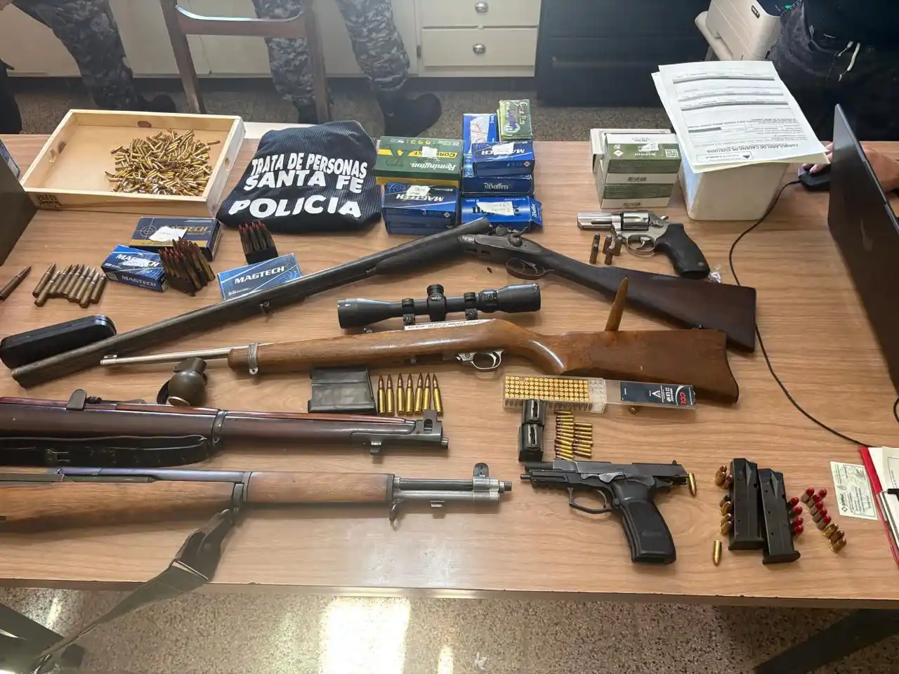 Detuvieron en Casilda a un hombre y una mujer en una serie de allanamientos por prostitución y abuso sexual