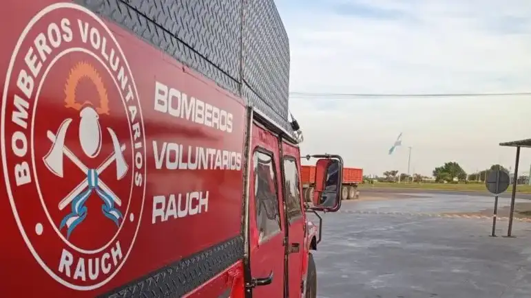 En el lugar del siniestro trabajaron dos unidades del Cuartel de Bomberos Voluntarios de Rauch.