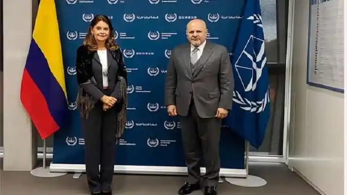 ¡LE SOPLA EN LA NUCA A MADURO! Fiscal de la CPI llega a Colombia para evaluar crímenes de lesa humanidad