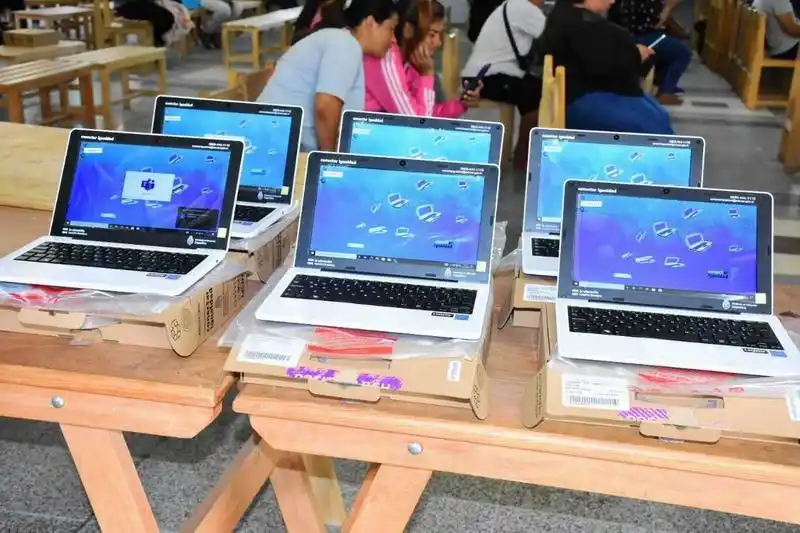 Conectar Igualdad: se entregaron
245 equipos tecnológicos en el ISFD