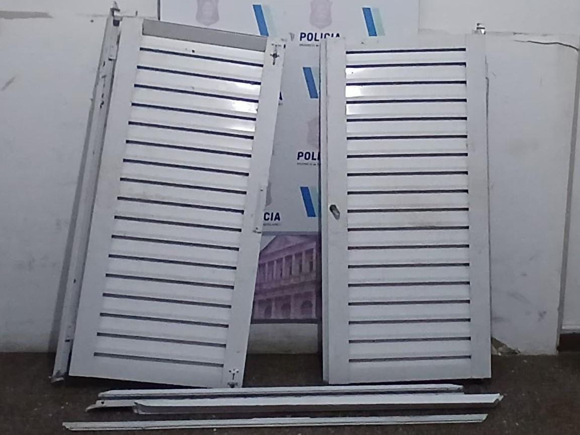 Los efectivos encontraron los elementos sustraídos en el techo de una parada de colectivos.