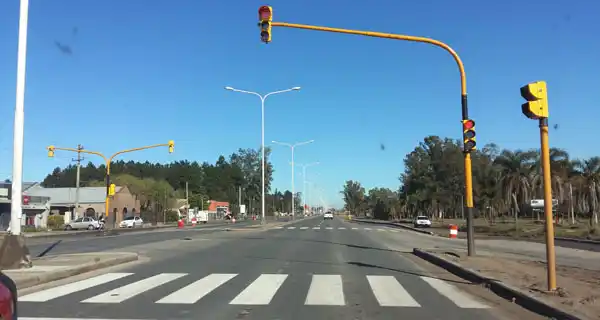 Piden la reparación de roturas producidas por el nuevo sistema de semaforización en Ruta 1