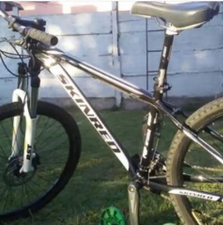 Le robaron la bicicleta y ofrece una recompensa para recuperarla