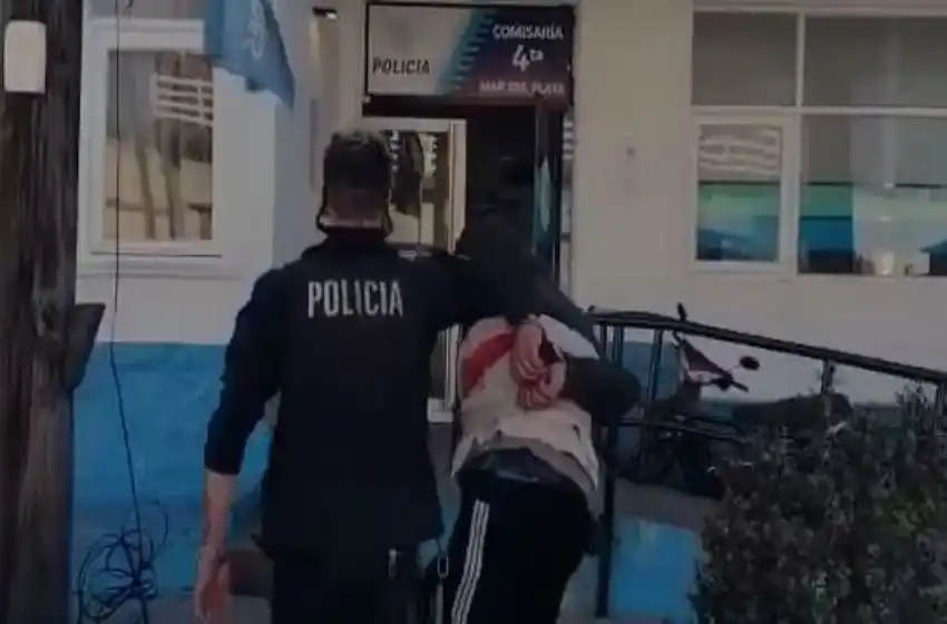 Robo en Villa Primera: simuló tener un arma y le sustrajo el celular a un adolescente