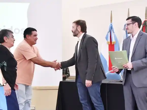 Más de 20 familias recibieron sus escrituras traslativas de dominio