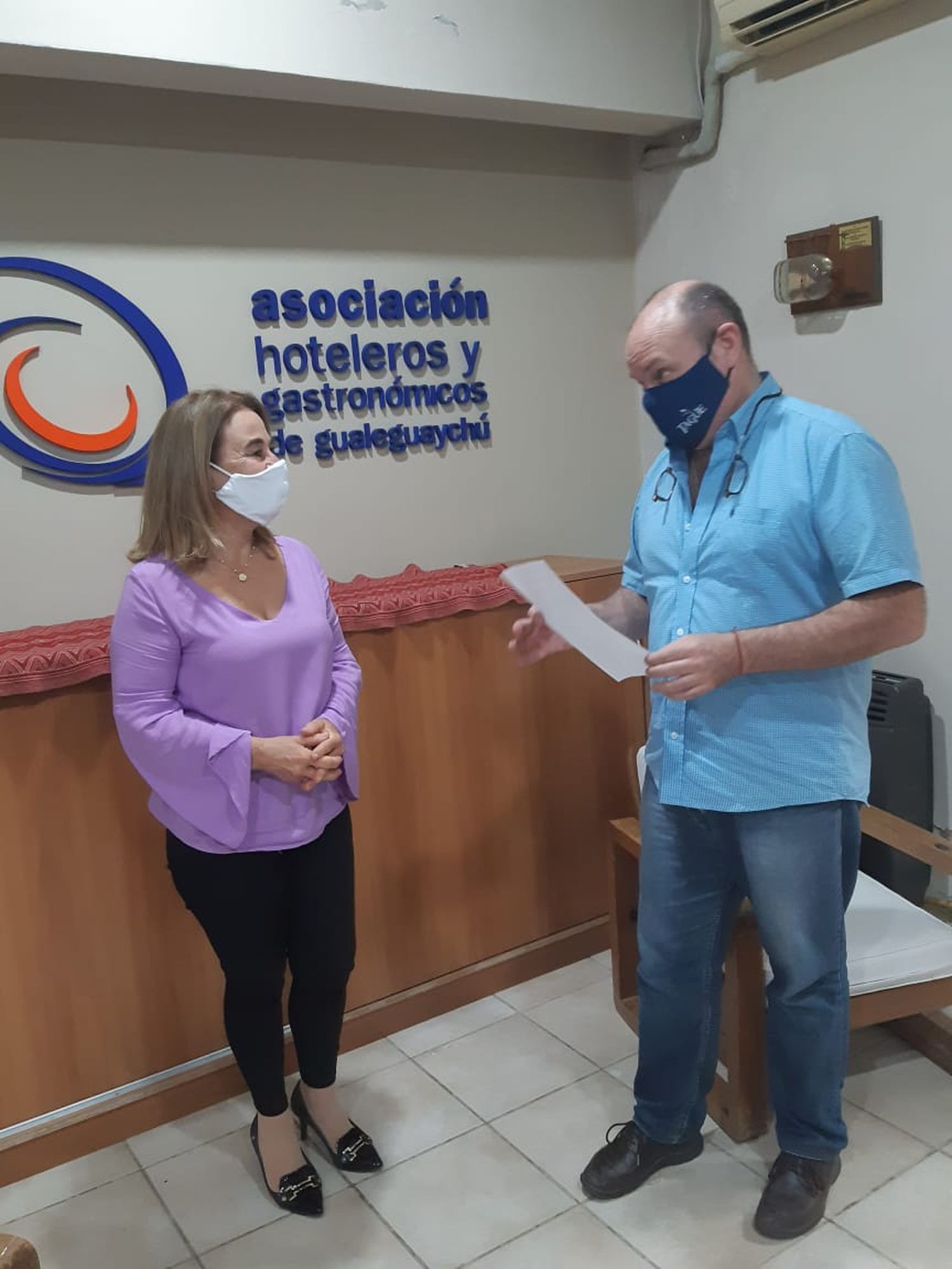 El sector turístico homenajeó a la profesora Rosa Villanueva
