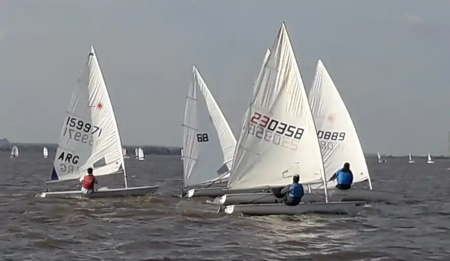 Buena presencia de los timoneles de la ciudad en Fray Bentos