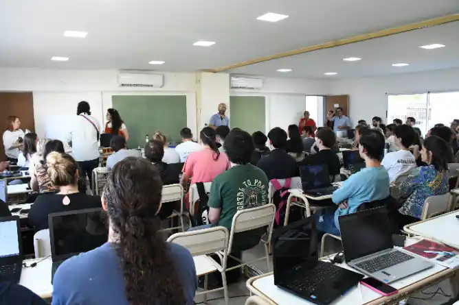 Se realizó la charla informativa para los setenta y cuatro ingresantes a la Diplomatura de la UBA en Chascomús