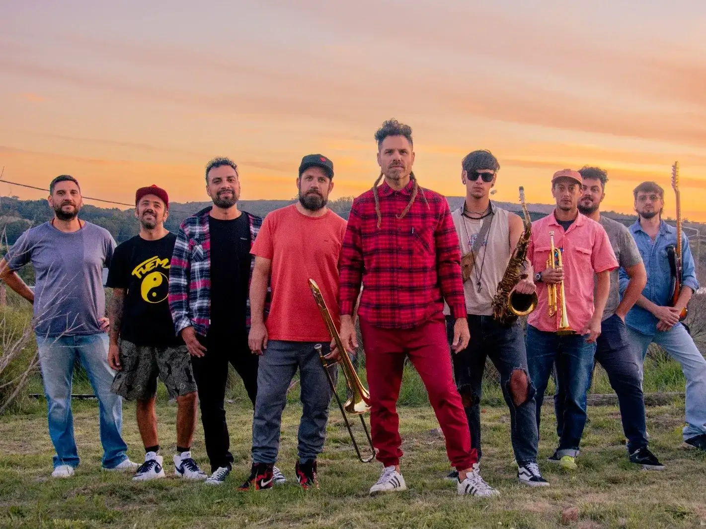 El álbum incluye cuatro videoclips realizados íntegramente en entornos naturales de Tandil.