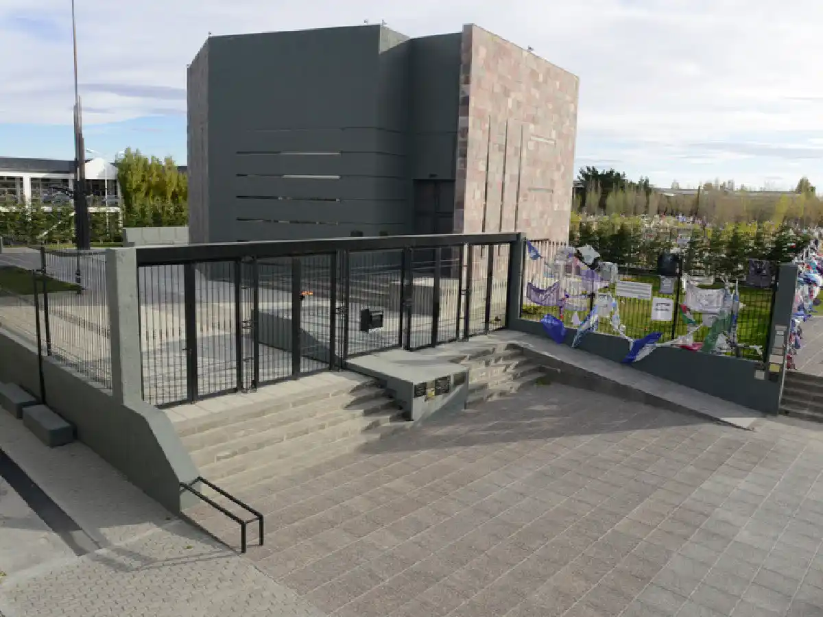 Ordenan establecer cuanto costó el mausoleo de Nestor Kirchner construido en Santa Cruz