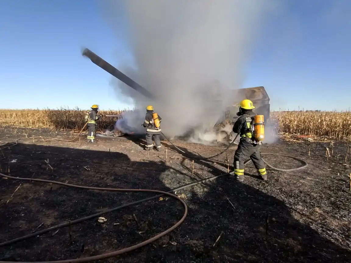 Bomberos cosechadora