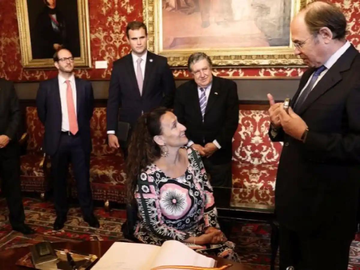 Michetti fue recibida en el Senado español y mañana visitará al rey Felipe